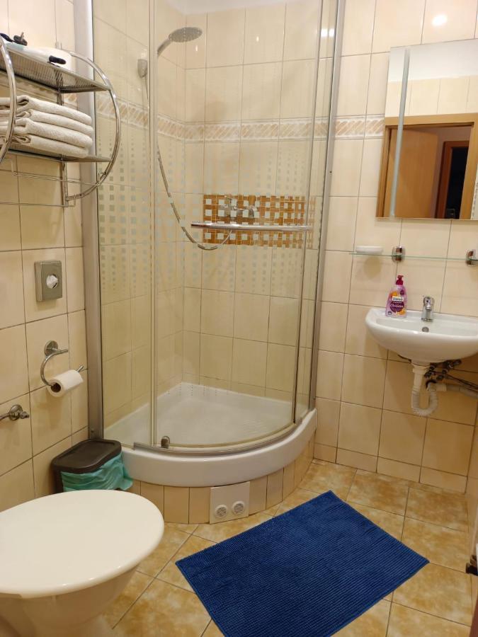 msprivat Hotell Karlsbad Exteriör bild
