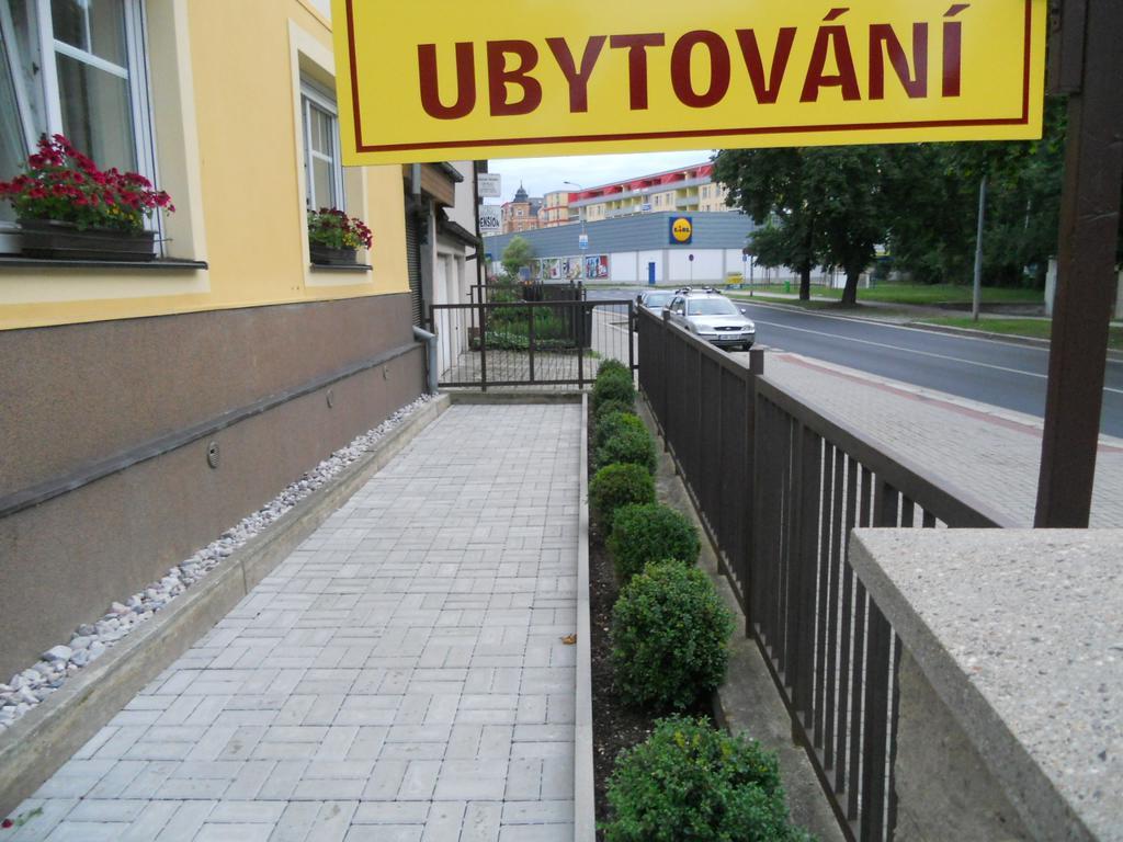 msprivat Hotell Karlsbad Exteriör bild